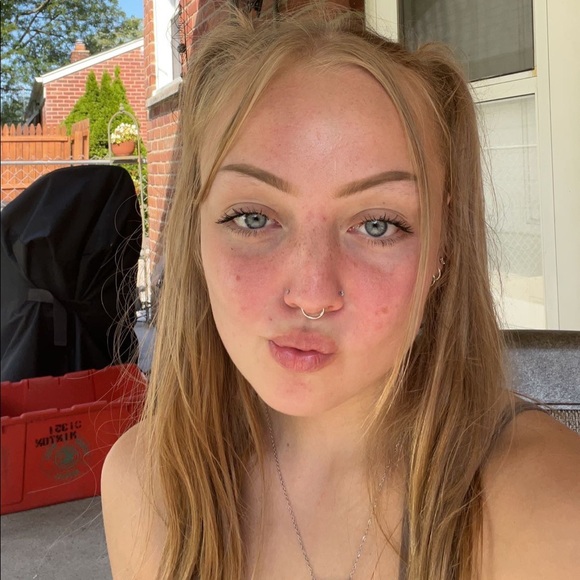 Meet your Posher, Ashley - Picture 3 of 3